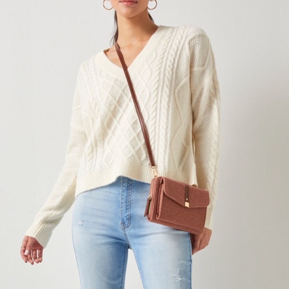 NWT FRANCESCA’S Amilah Fuzzy Cable Knit Pullover Sweater White XS